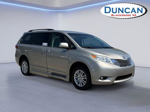 Used 2015 Toyota Sienna XLE w/ XLE Navigation Package FWD image 1