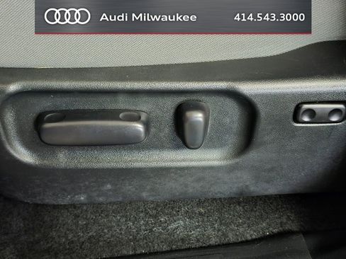 Used 2020 Toyota Tacoma SR5 AWD/4WD image 15