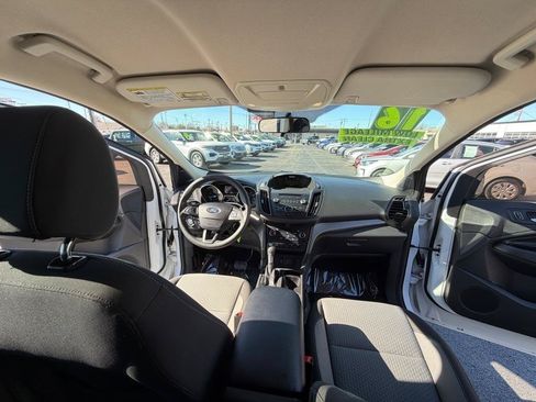 Used 2017 Ford Escape SE FWD image 17