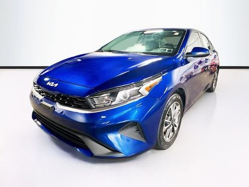 Used 2023 Kia Forte LXS w/ LXS Technology Package FWD image 3