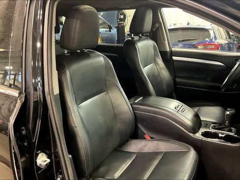 Used 2016 Toyota Highlander XLE AWD/4WD image 7