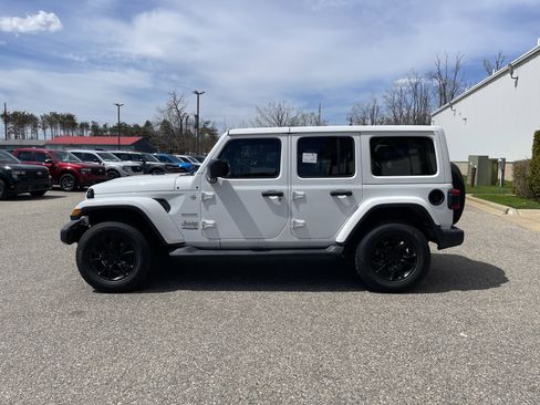 Used 2018 Jeep Wrangler Unlimited Sahara w/ Uconnect 4C Nav & Sound Group AWD/4WD image 7