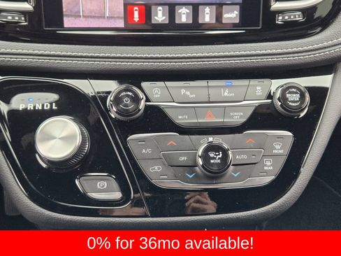 New 2026 Chrysler Pacifica Select AWD/4WD image 19