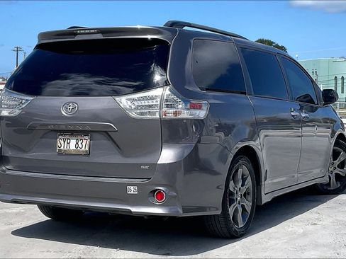 Used 2016 Toyota Sienna SE FWD image 22