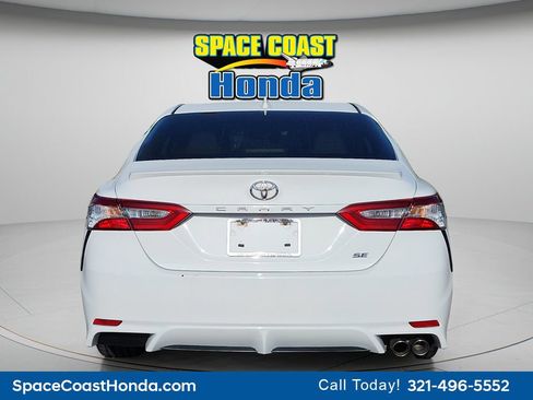 Used 2020 Toyota Camry SE w/ Convenience Package FWD image 4