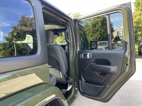 Used 2024 Jeep Wrangler Sport S image 14