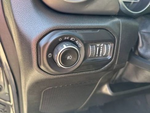 Used 2021 Jeep Wrangler Unlimited Sahara w/ Uconnect 4C Nav & Sound Group AWD/4WD image 30