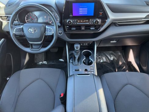 Certified 2025 Toyota Highlander LE image 16