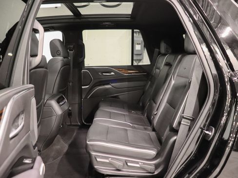 Used 2022 Cadillac Escalade Premium Luxury AWD/4WD image 18