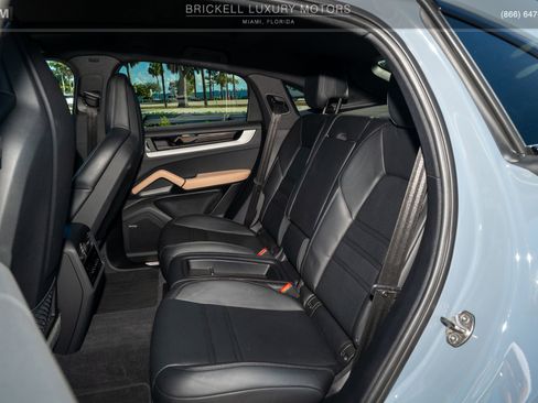 Used 2024 Porsche Cayenne S image 9