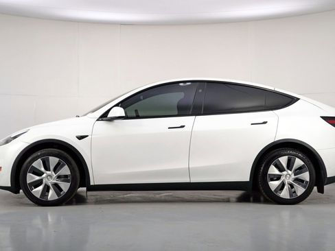Used 2024 Tesla Model Y Long Range image 9