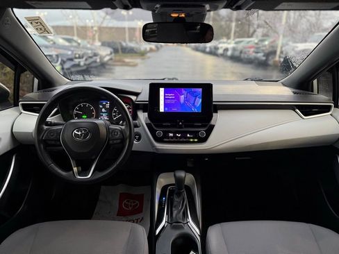 Used 2024 Toyota Corolla SE w/ SE Package image 23