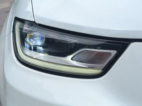 Used 2023 Chrysler Pacifica Touring-L FWD image 10
