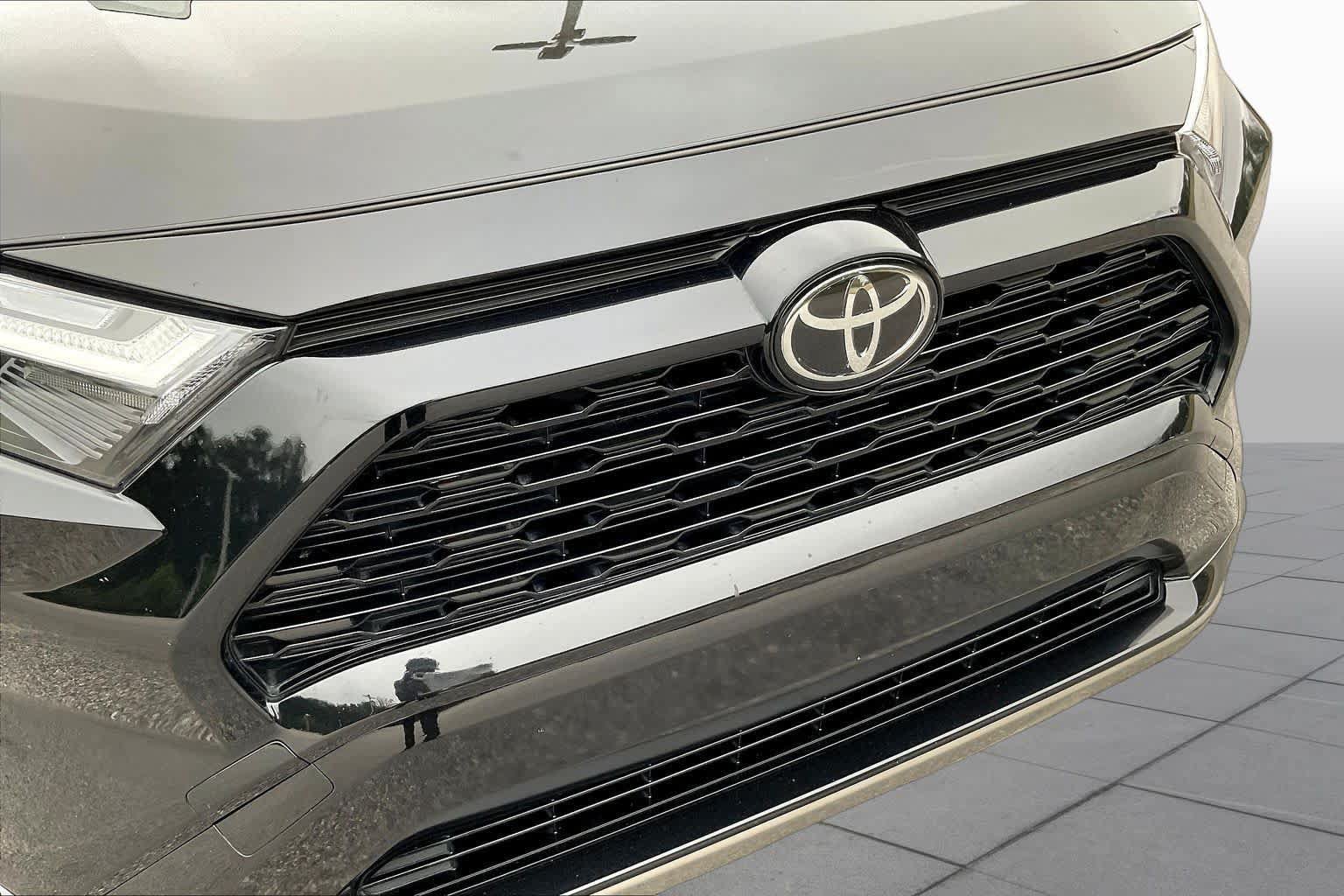 Used 2025 Toyota RAV4 SE w/ Convenience Package AWD/4WD image 30