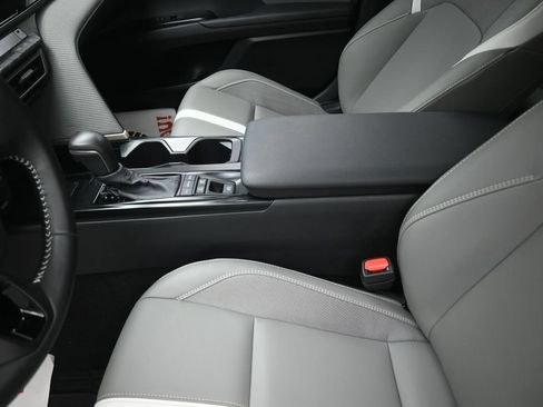 Used 2025 Toyota Camry SE w/ Convenience Package FWD image 21