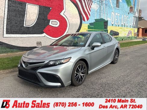 Used 2023 Toyota Camry SE FWD image 1