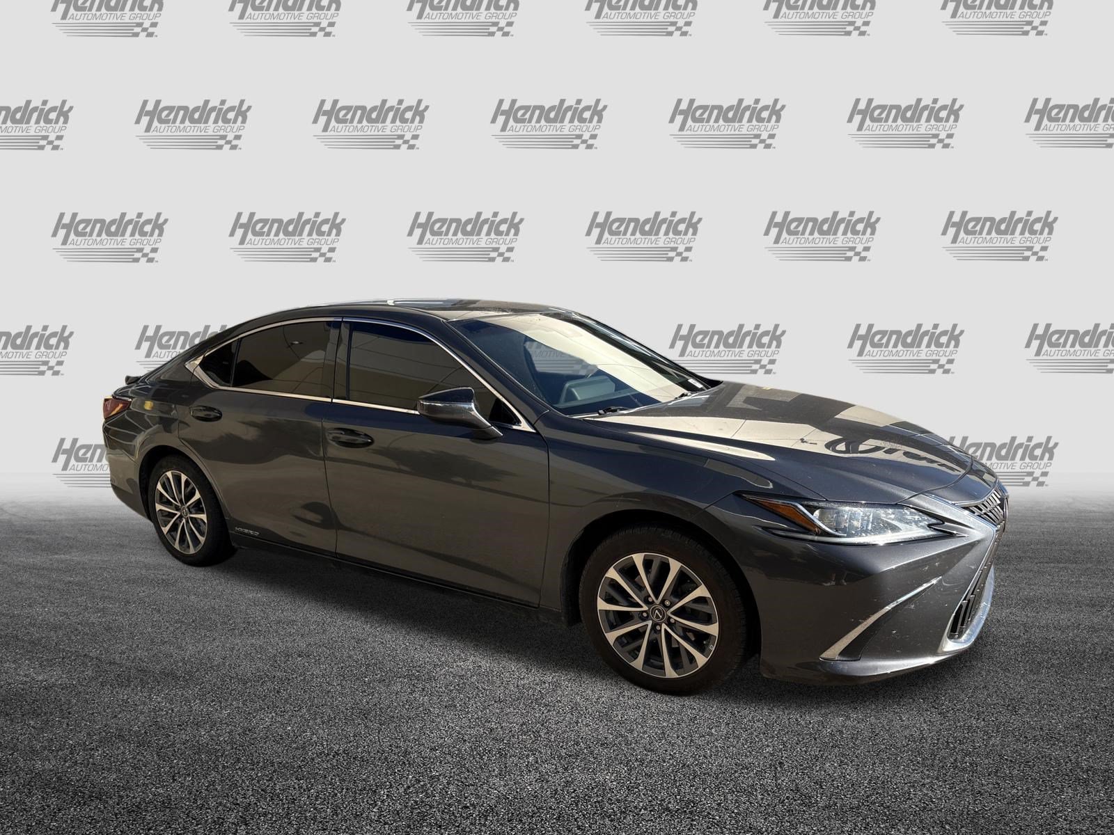 Used 2022 Lexus ES 300h FWD image 2