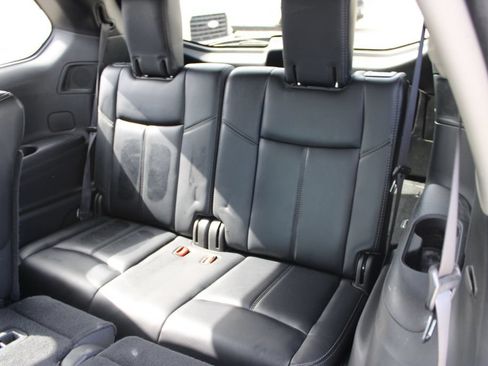 Used 2018 Nissan Pathfinder SL w/ SL Premium Package FWD image 16