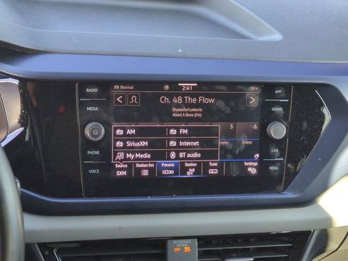 Used 2023 Volkswagen Taos SE image 15