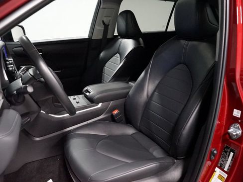 Certified 2025 Toyota Highlander XLE AWD/4WD image 27