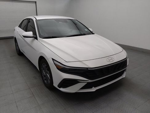 Used 2024 Hyundai Elantra SEL FWD image 13