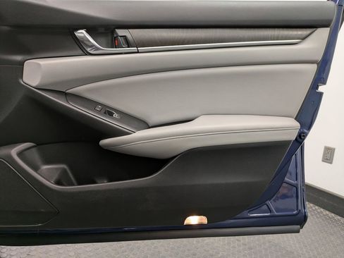 Used 2018 Honda Accord Touring image 27
