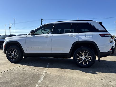 New 2025 Jeep Grand Cherokee Limited w/ Luxury Tech Group II image 8