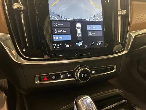 Used 2018 Volvo S90 T8 Inscription w/ Convenience Package image 18