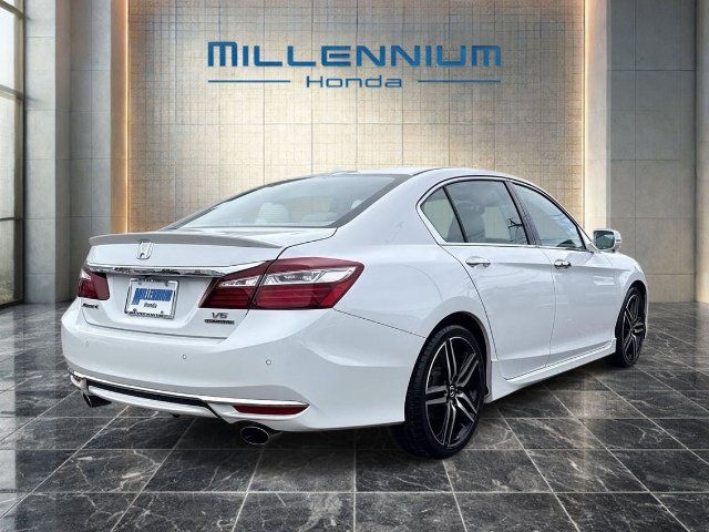 Used 2017 Honda Accord Touring image 5