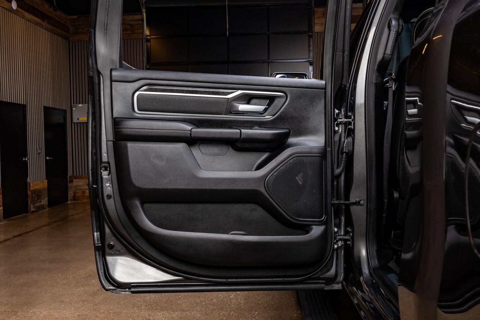 Used 2022 RAM 1500 Limited AWD/4WD image 44