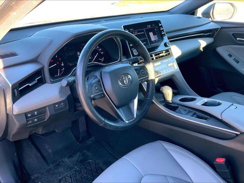Used 2020 Toyota Avalon XLE image 17