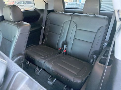 Used 2023 GMC Acadia SLT w/ Technology Package image 23