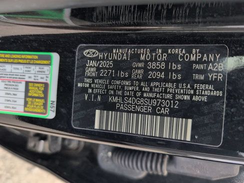 Used 2025 Hyundai Elantra SEL FWD image 36