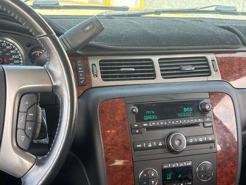 Used 2013 Chevrolet Suburban LT AWD/4WD image 11