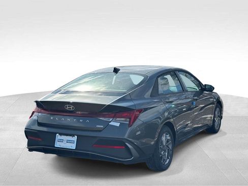New 2026 Hyundai Elantra Blue image 4