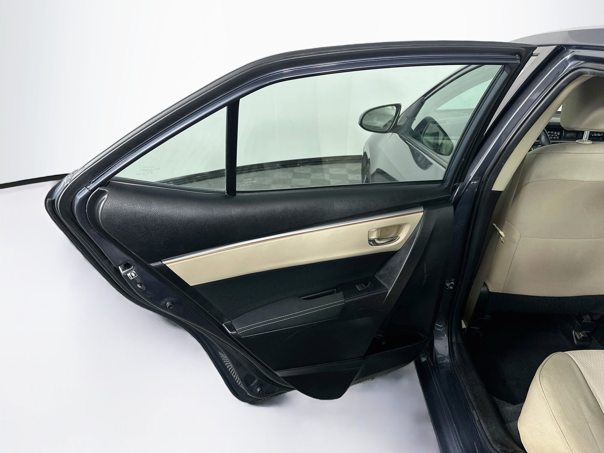 Used 2014 Toyota Corolla LE FWD image 25