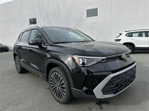 New 2026 Volkswagen Taos SE image 7