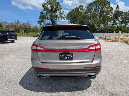 Used 2018 Lincoln MKX Reserve w/ Cargo Utility Package FWD image 7