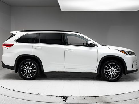 Used 2018 Toyota Highlander SE AWD/4WD image 29