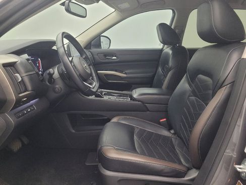 Used 2022 Nissan Pathfinder Platinum w/ Cargo Package FWD image 17