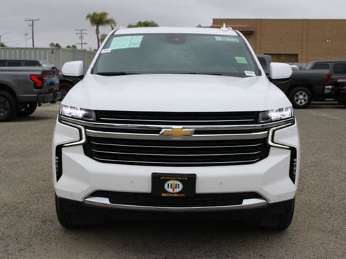 Used 2024 Chevrolet Suburban LT RWD image 2
