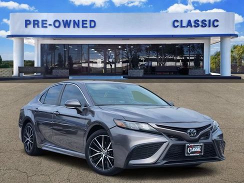 Used 2023 Toyota Camry SE FWD image 1