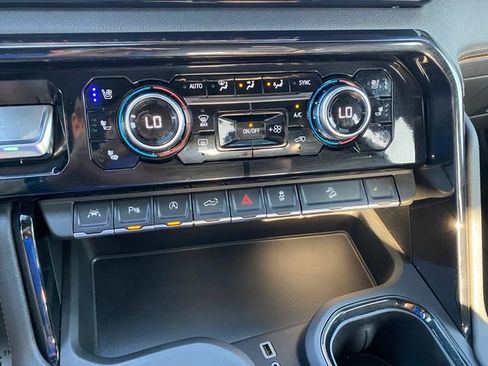 Used 2025 GMC Sierra 1500 AT4 w/ Technology Package AWD/4WD image 19