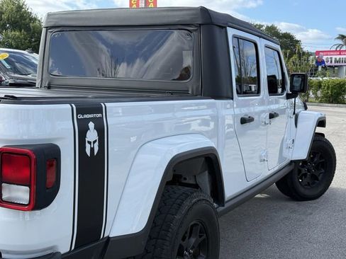 Used 2021 Jeep Gladiator Willys image 7
