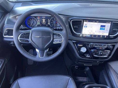 New 2026 Chrysler Pacifica Select FWD image 24