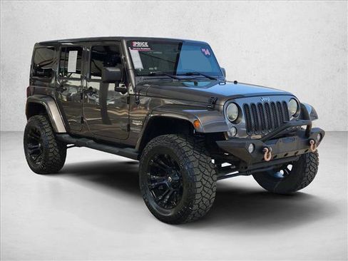 Used 2014 Jeep Wrangler Unlimited Sahara w/ Connectivity Group AWD/4WD image 3