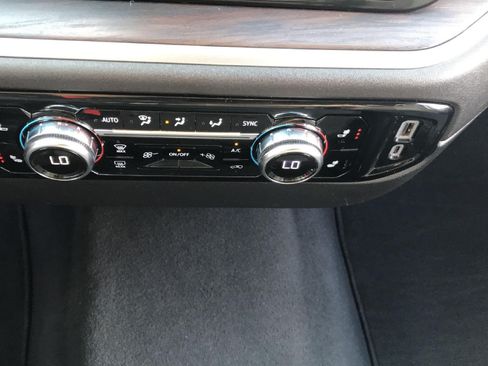 Used 2025 GMC Sierra 1500 SLT AWD/4WD image 29