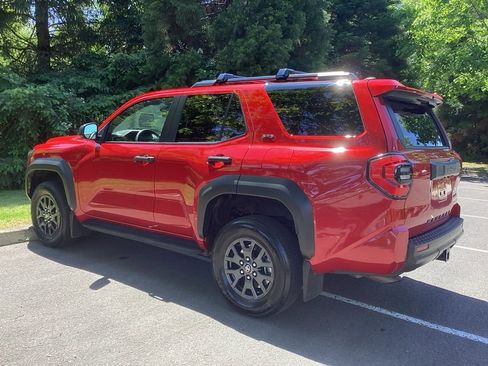 Used 2025 Toyota 4Runner SR5 AWD/4WD image 9