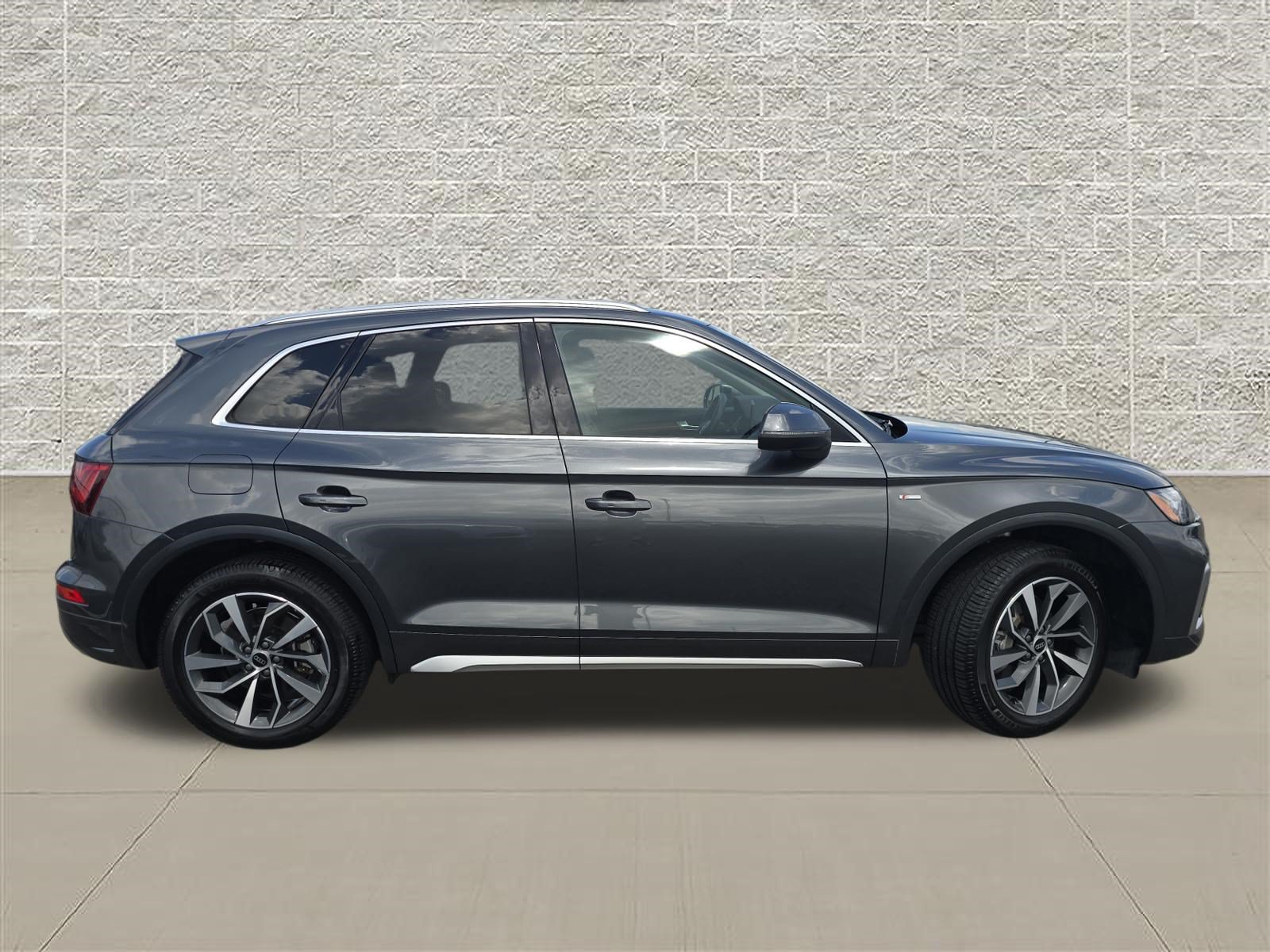 Used 2023 Audi Q5 2.0T Premium w/ Convenience Package AWD/4WD image 8