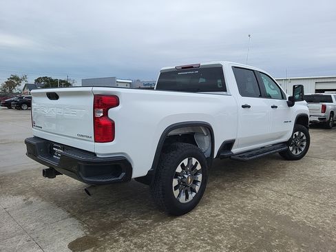 Used 2024 Chevrolet Silverado 2500 Custom w/ Custom Value Package image 5